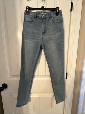 Forever 21 Classic High-Rise Skinny Fit Light Blue Denim Jeans